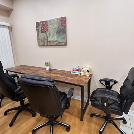Avid Vacation Palace In Castlemore , Brampton Ngoại thất bức ảnh