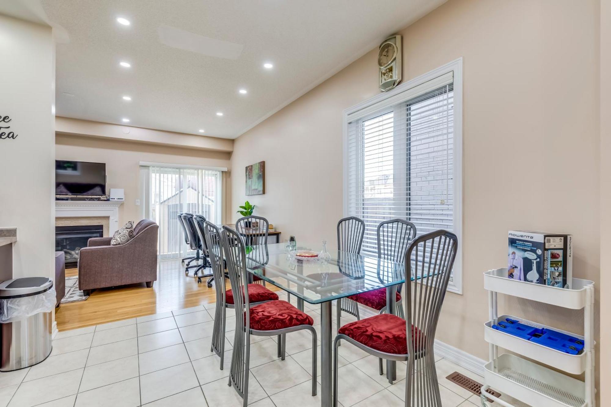 Avid Vacation Palace In Castlemore , Brampton Ngoại thất bức ảnh