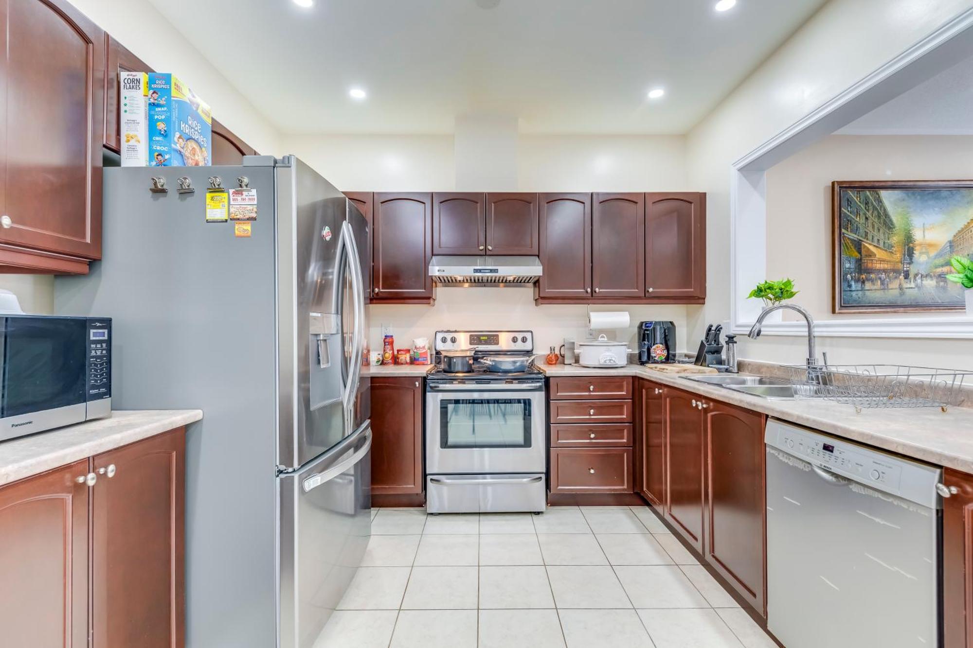 Avid Vacation Palace In Castlemore , Brampton Ngoại thất bức ảnh
